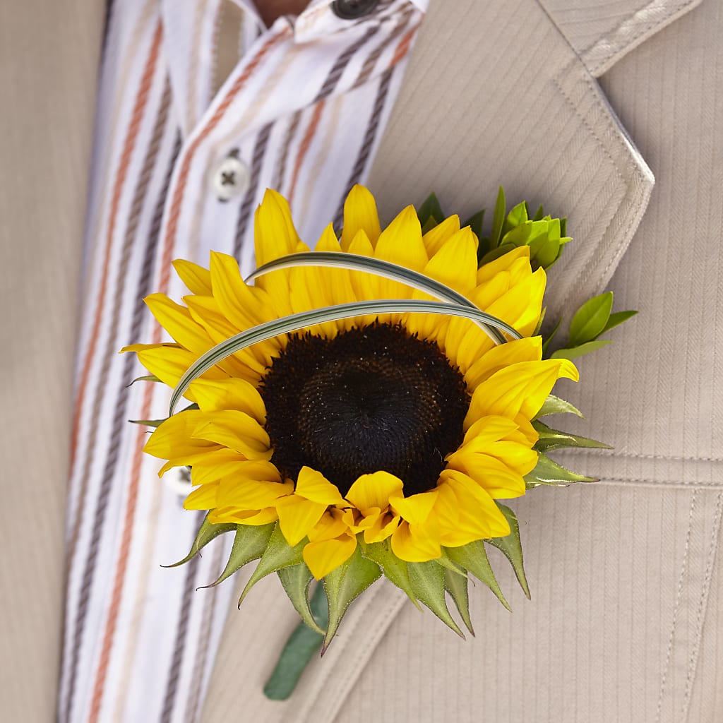 Free Spirit Boutonniere – Simply Flowers, Moscow TN