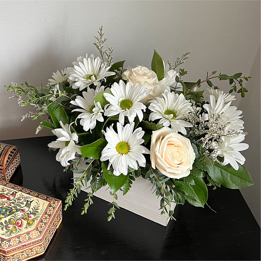 Fresh Linen Box Bouquet –  Simply Flowers, Moscow TN